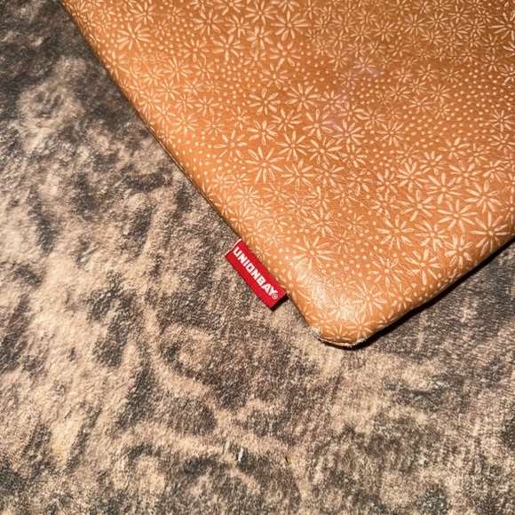 UNIONBAY Tan Crossbody Bag with Gold Zipper - Picture 6 of 7